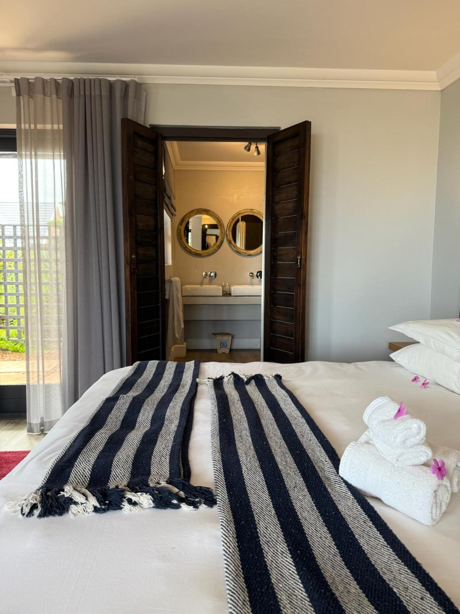 Dolphin Dunes Guesthouse Уилдърнес Екстериор снимка